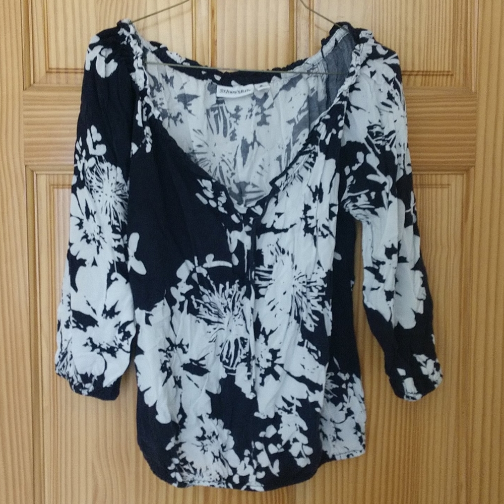 St. John's Bay ladies shirt size medium